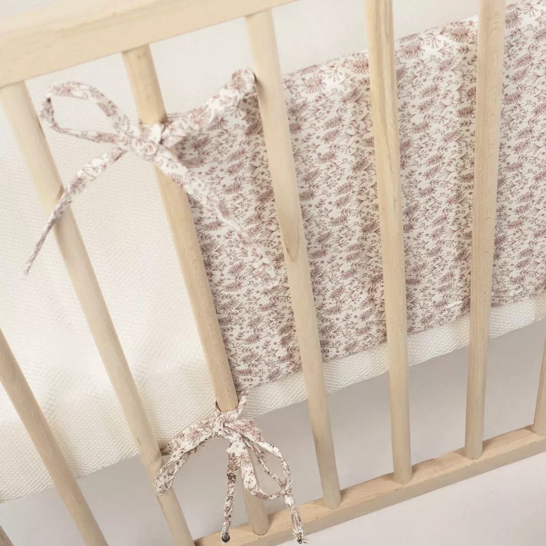 Protector de Cuna 60x120 cm Gala Cerise Walking Mum